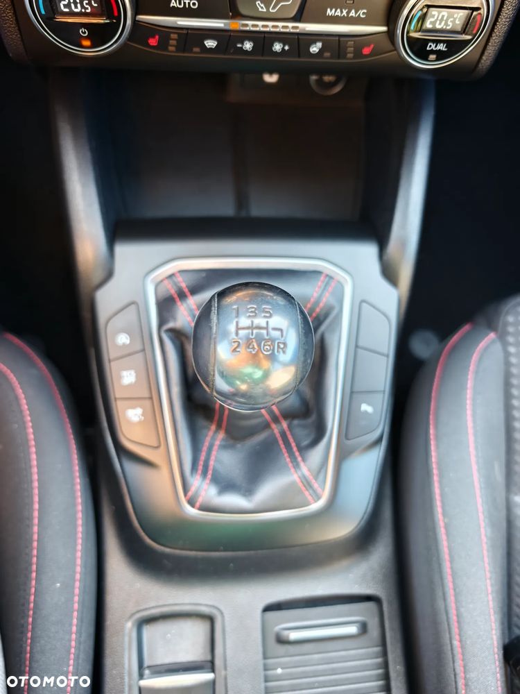 Ford Focus 1.0 EcoBoost Start-Stopp-System ST-LINE STYLE - 33