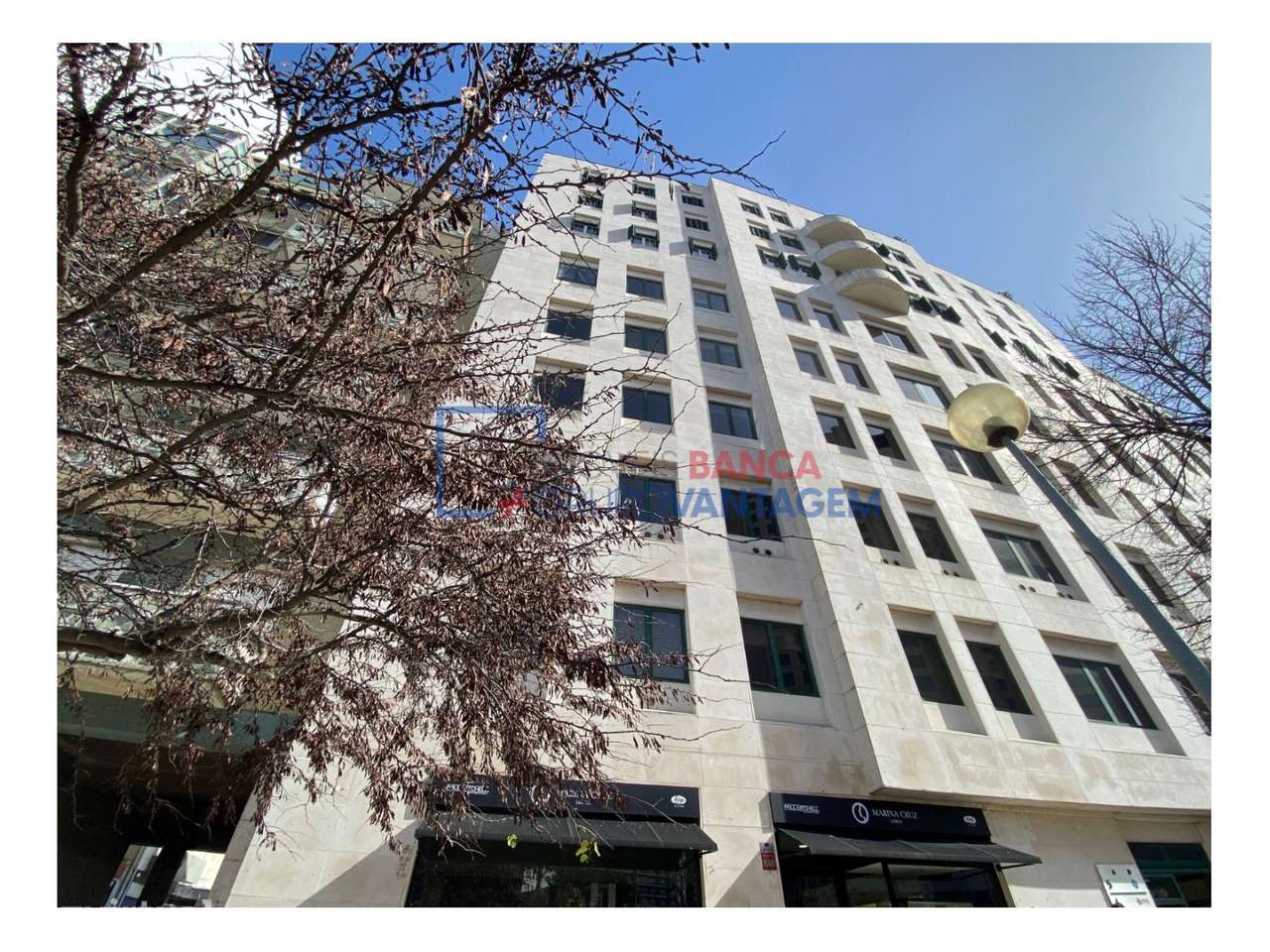 Escritório com 55m2 na Av. Columbano Bordalo Pinheiro