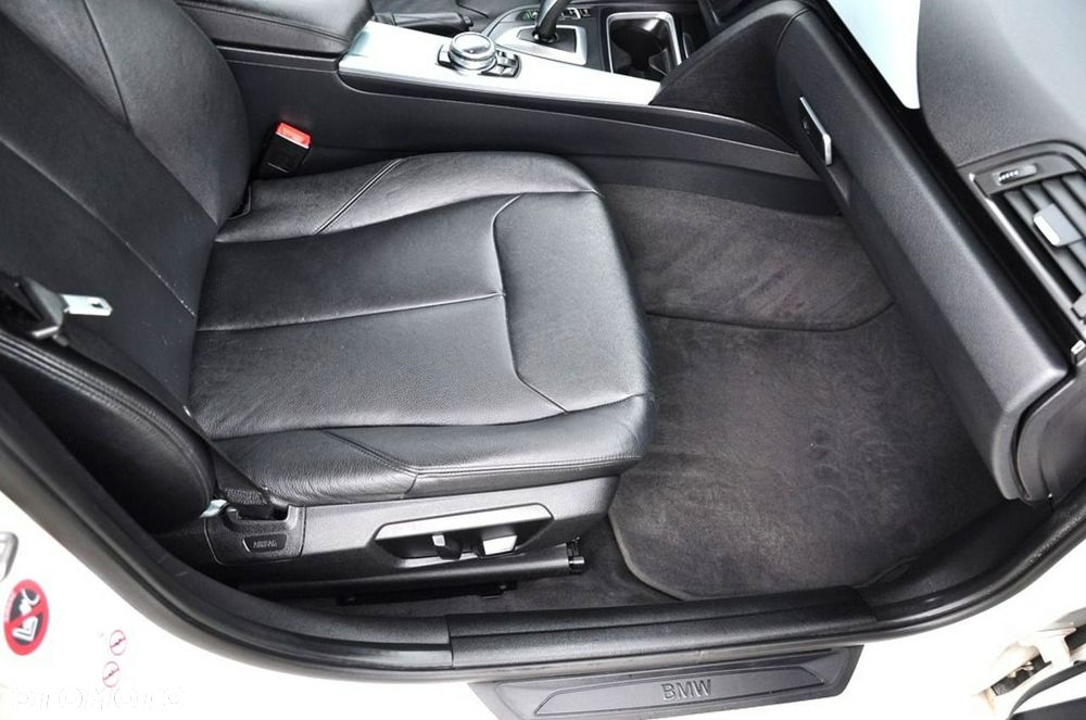 BMW Seria 3 330d xDrive Blue Performance Luxury Line - 31