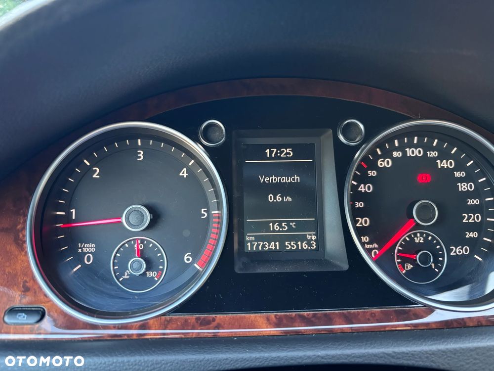 Volkswagen Passat - 12