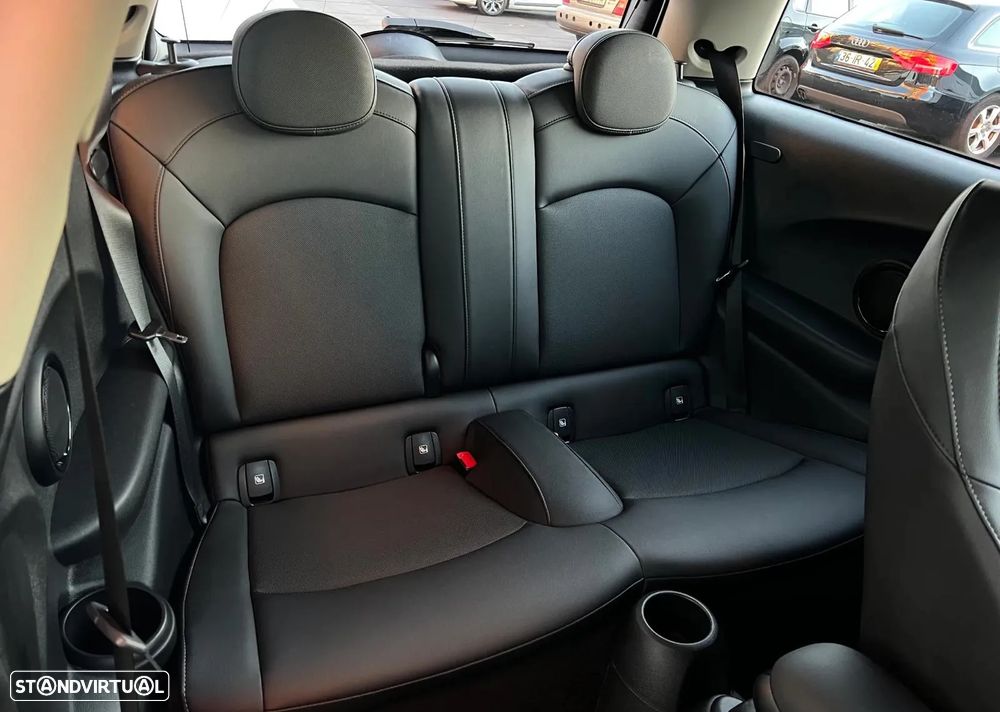 MINI 3 Portas Cooper SE Classic - 11