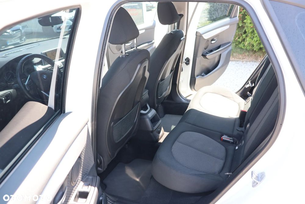 BMW Seria 2 220i - 11