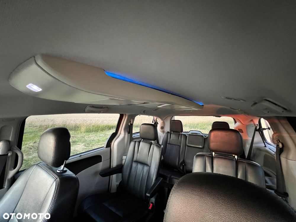 Chrysler Town & Country 3.6 Limited - 22