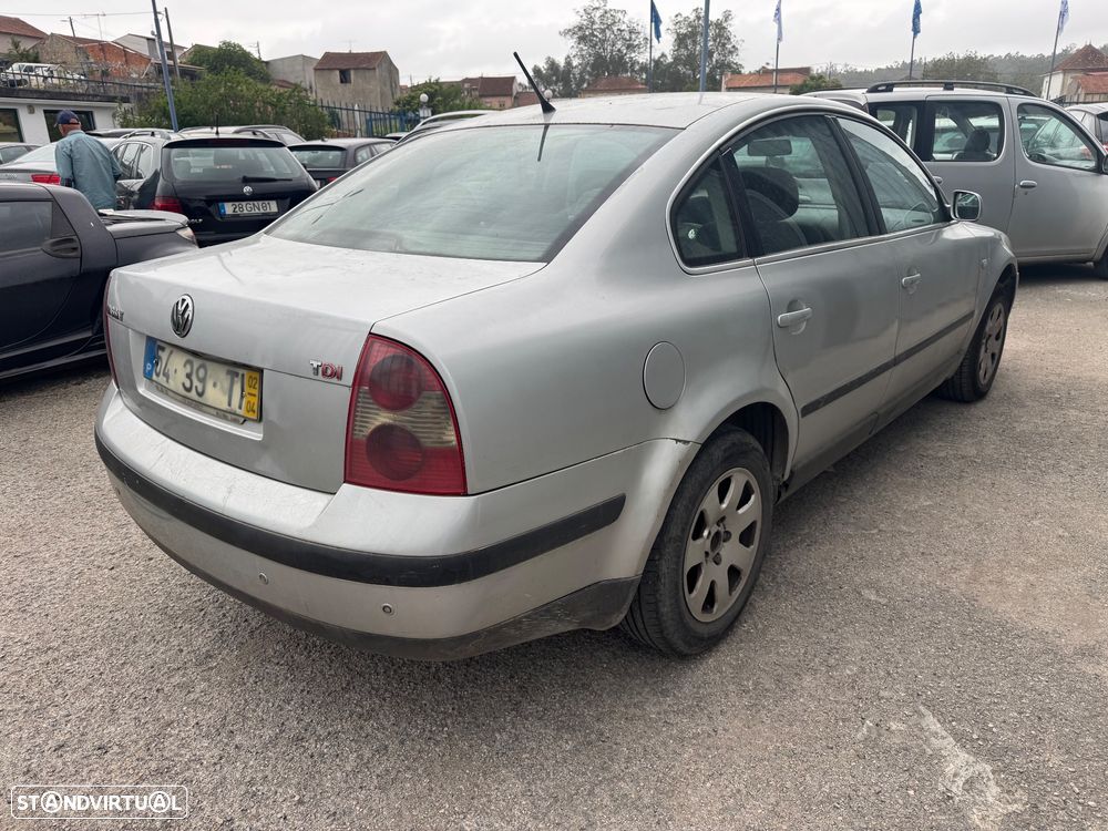 VW Passat 1.9 TDi Confortline - 4
