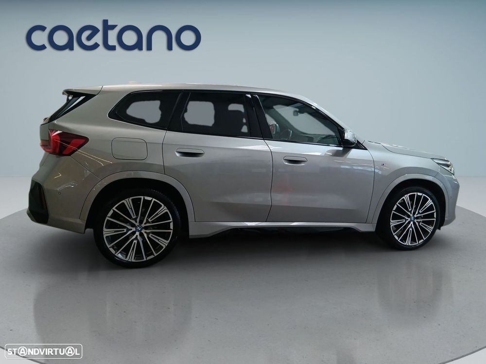 BMW iX1 eDrive20 Pack Desportivo M - 8