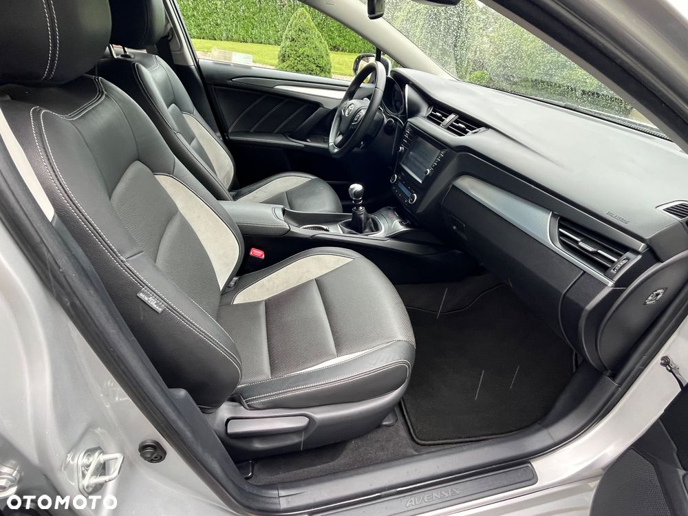 Toyota Avensis 1.8 Premium - 25