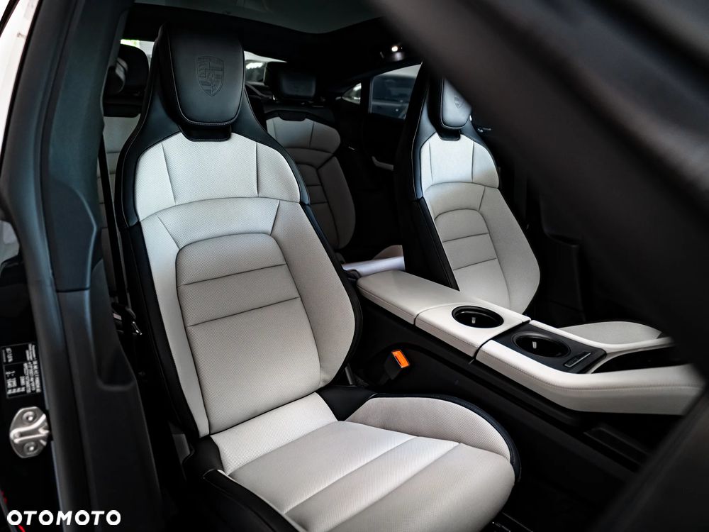 Porsche Taycan 105kWh 4 - 14