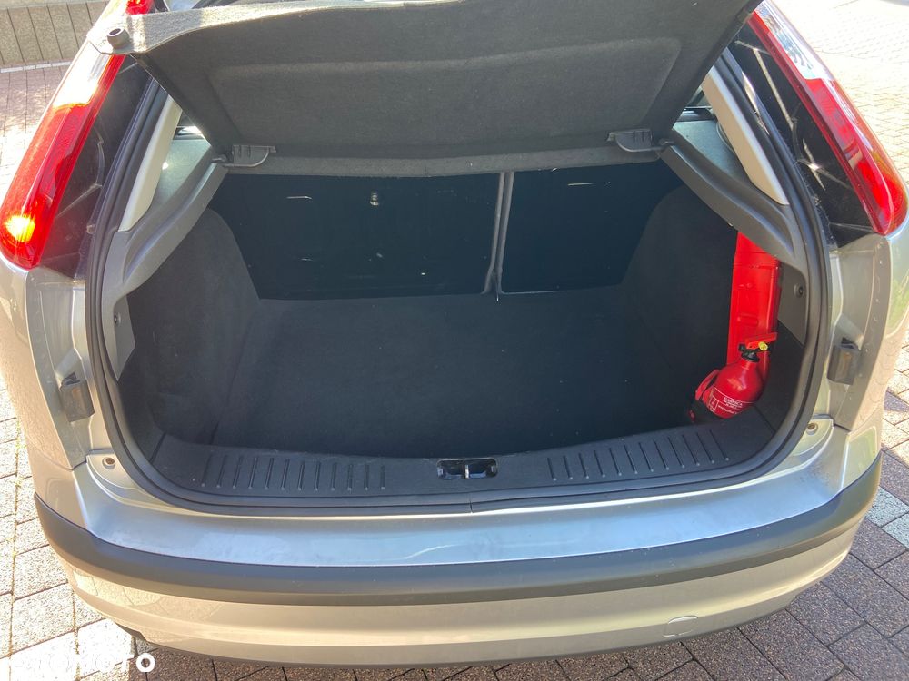 Ford Focus 1.6 Ambiente - 17