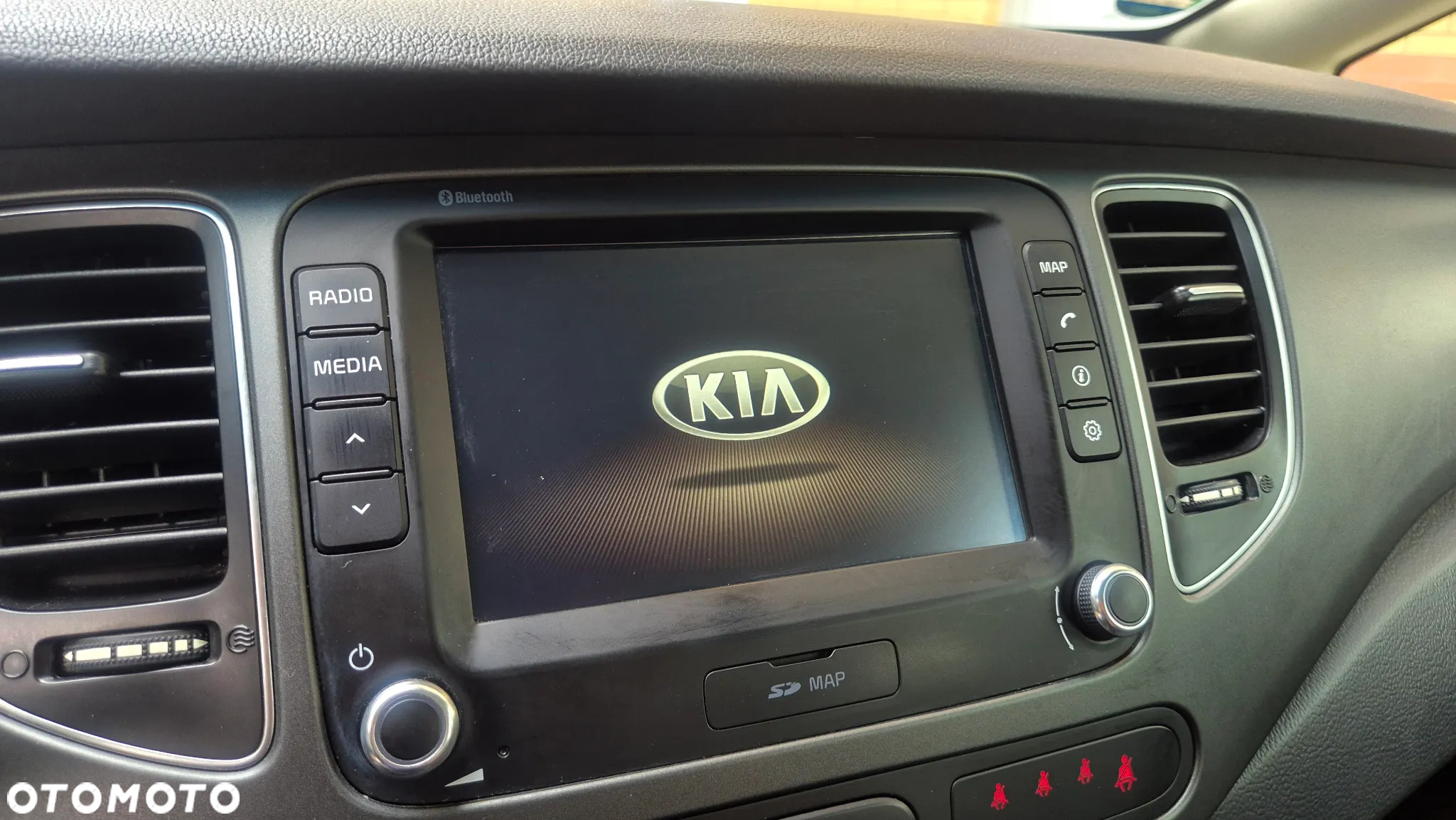 Kia Carens 1.6 GDI Dream Team Edition - 25