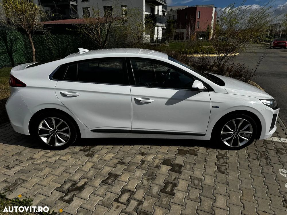 Hyundai IONIQ 1.6 GDI Premium - 4