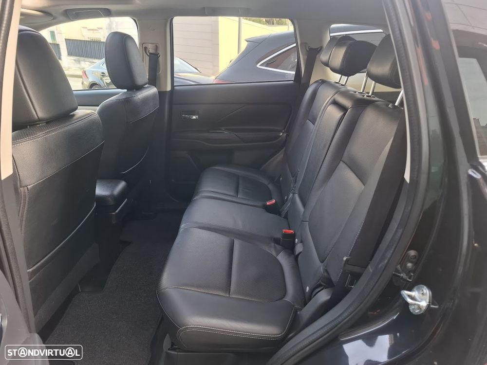 Mitsubishi Outlander - 32