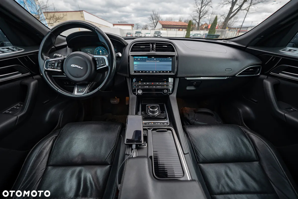 Jaguar F-Pace 3.0 TDV6 AWD R-Sport - 38