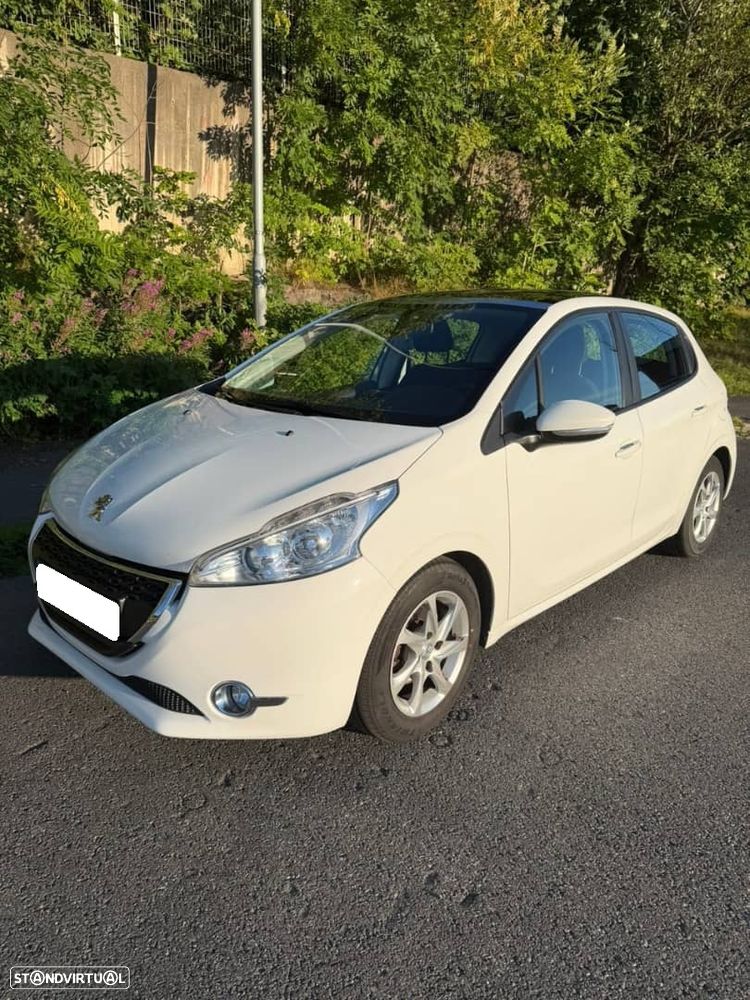 Peugeot 208 - 1