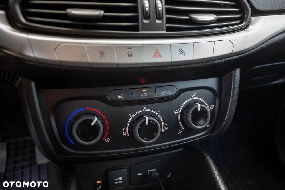 Fiat Tipo 1.4 16v Easy - 28