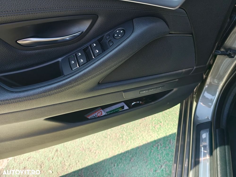 BMW Seria 5 525d xDrive AT - 28