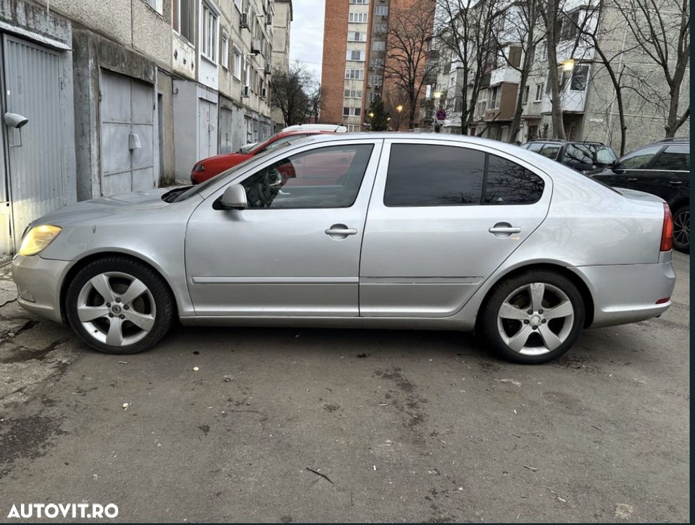 Skoda Octavia 2.0 TDI Ambiente DSG - 5