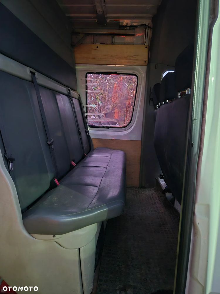 Mercedes-Benz Sprinter - 12