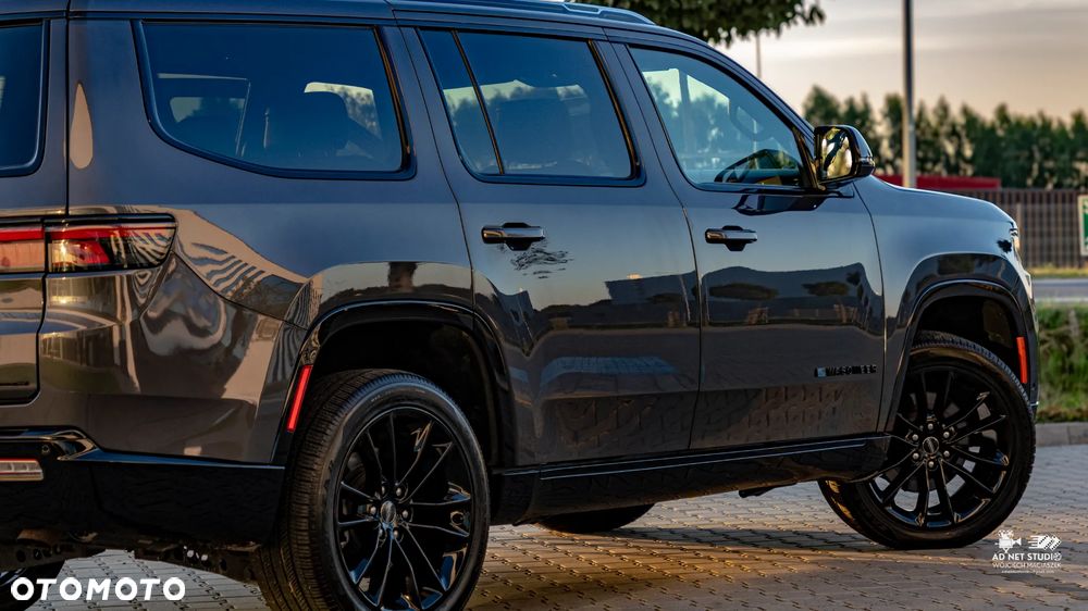 Jeep Wagoneer - 19