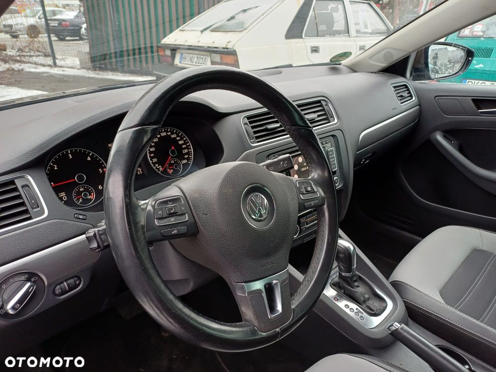 Volkswagen Jetta - 12