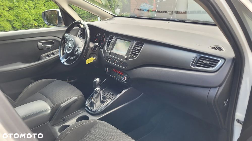 Kia Carens 1.7 CRDi 141 Dream Team Edition - 25
