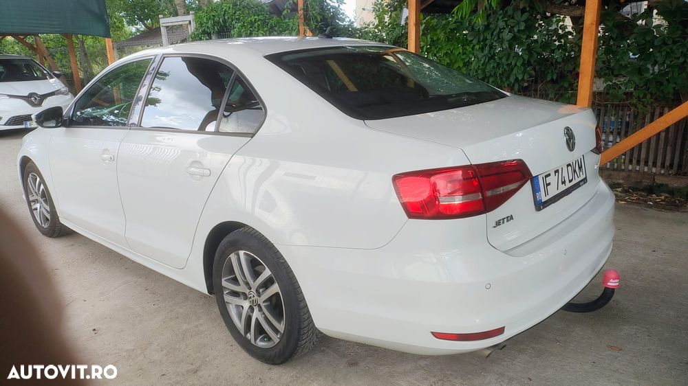 Volkswagen Jetta 2.0 TDI Highline - 3