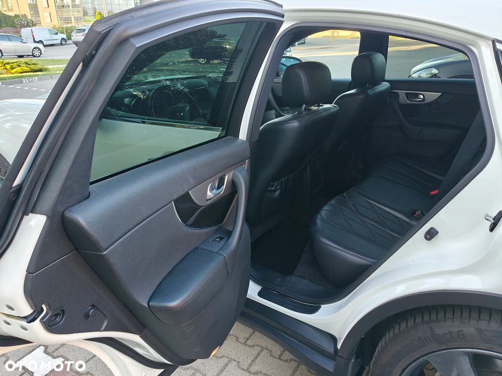 Infiniti QX70 3.0d S Premium - 8