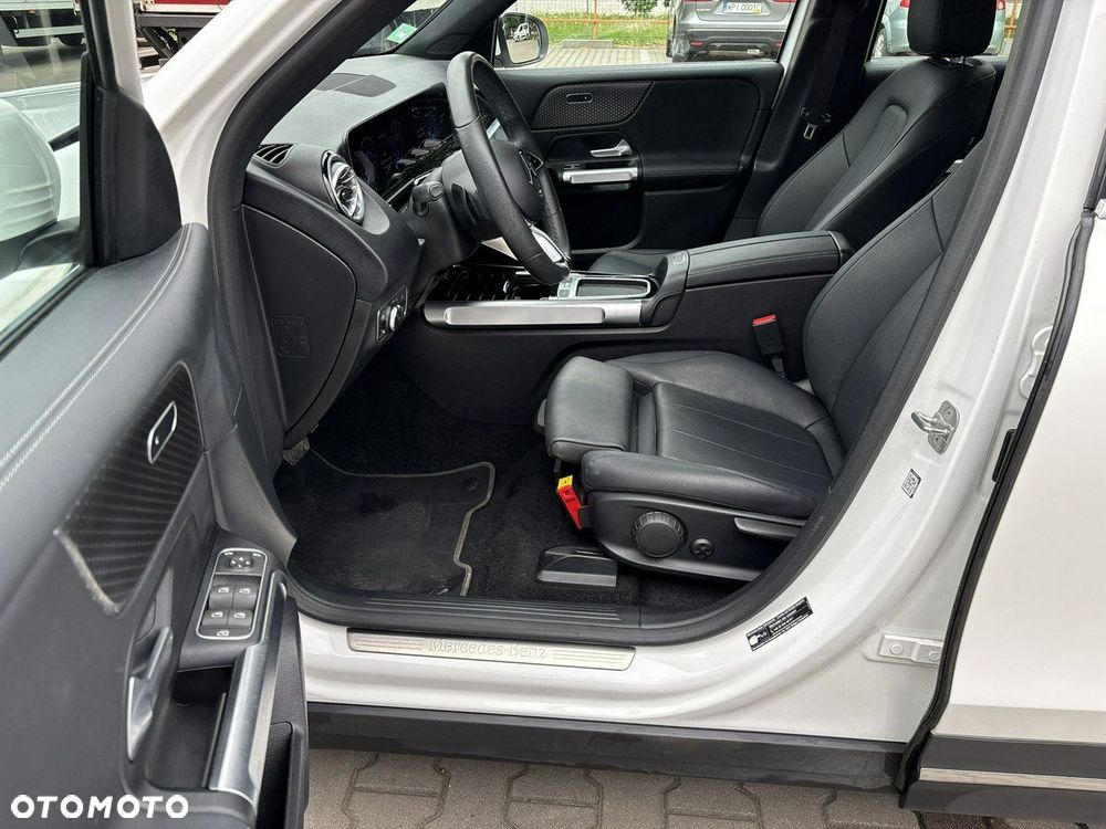 Mercedes-Benz EQB - 11