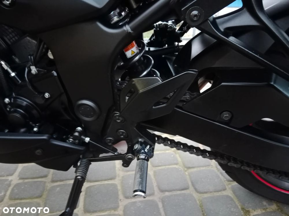 Suzuki GSR - 15
