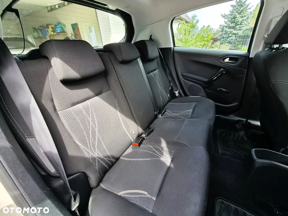 Peugeot 208 - 13