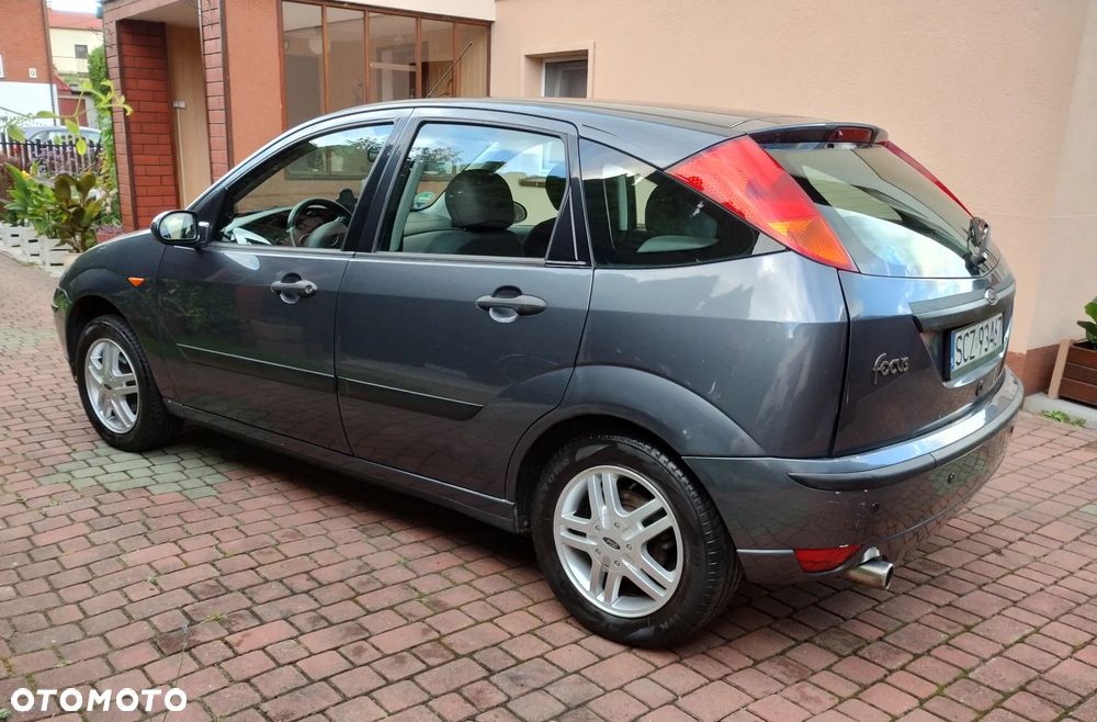 Ford Focus 1.6 16V Trend - 12