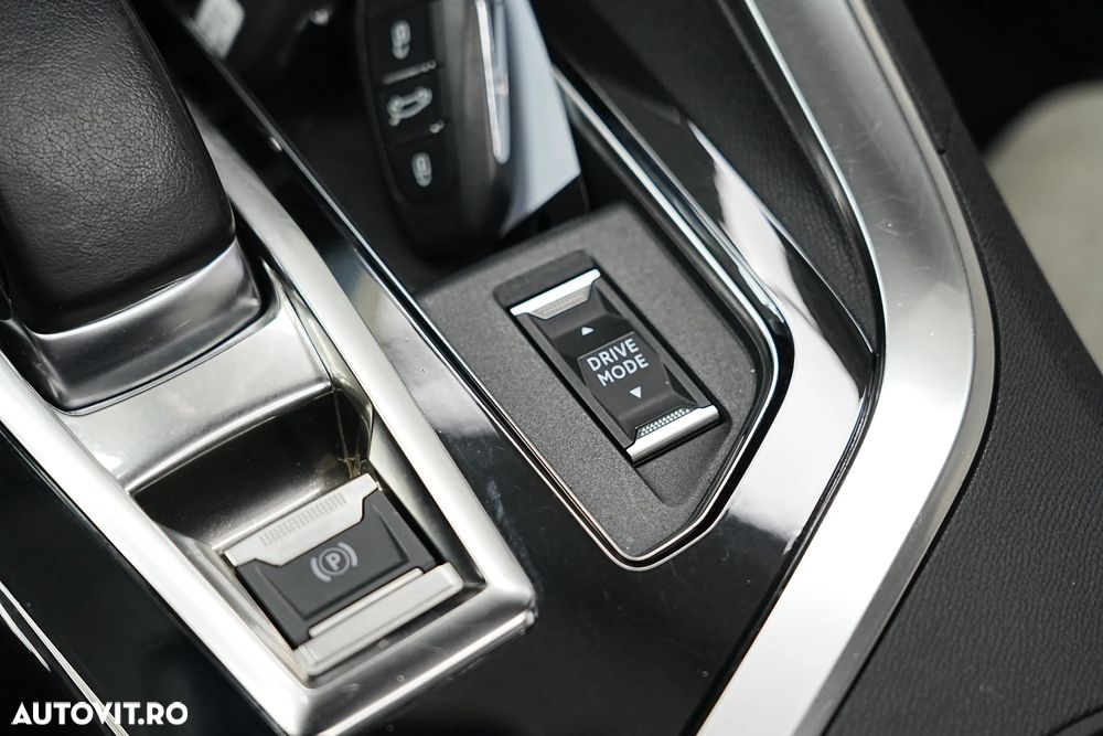Peugeot 3008 Plug-In Hybrid 225 e-EAT8 GT - 24