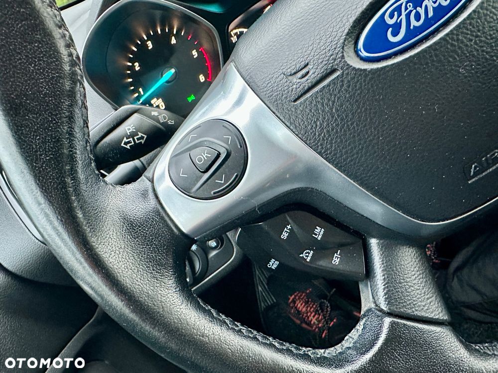 Ford Kuga 2.0 TDCi 2x4 Titanium - 28