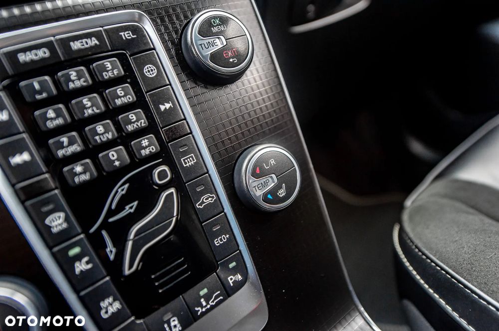 Volvo V40 D4 Geartronic RDesign - 38