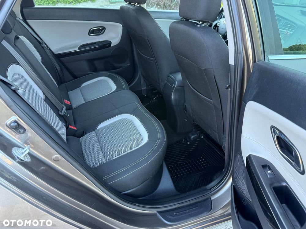 Kia Ceed - 8