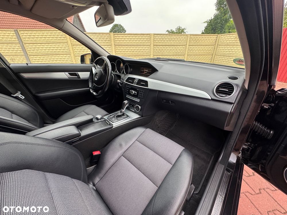 Mercedes-Benz Klasa C 180 BlueEFFICIENCY 7G-TRONIC Avantgarde - 30