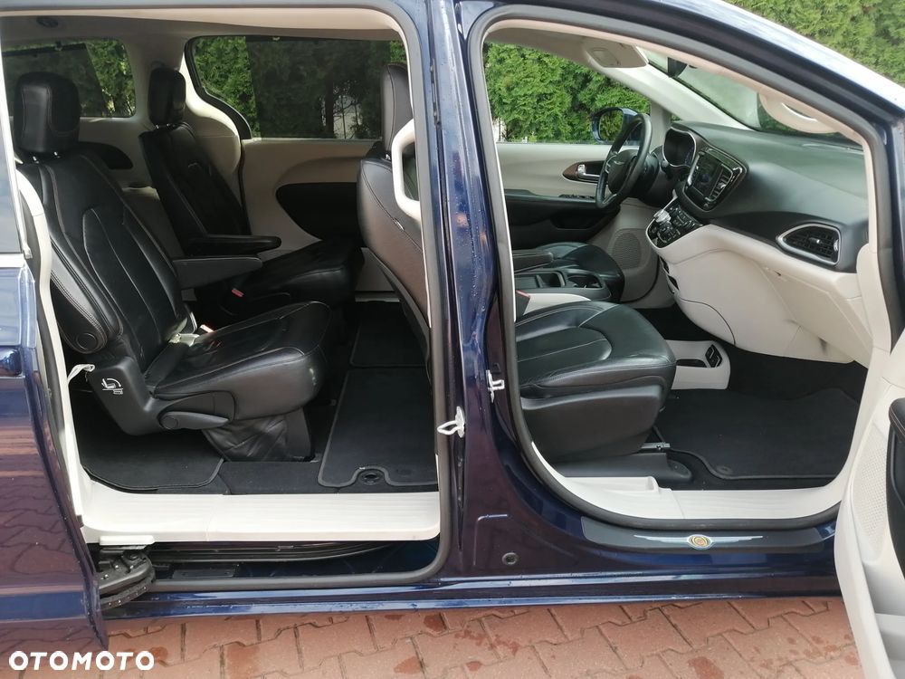 Chrysler Pacifica - 15