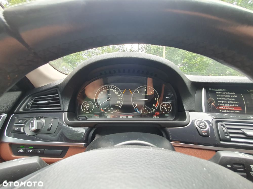BMW Seria 5 525d xDrive Luxury Line - 13