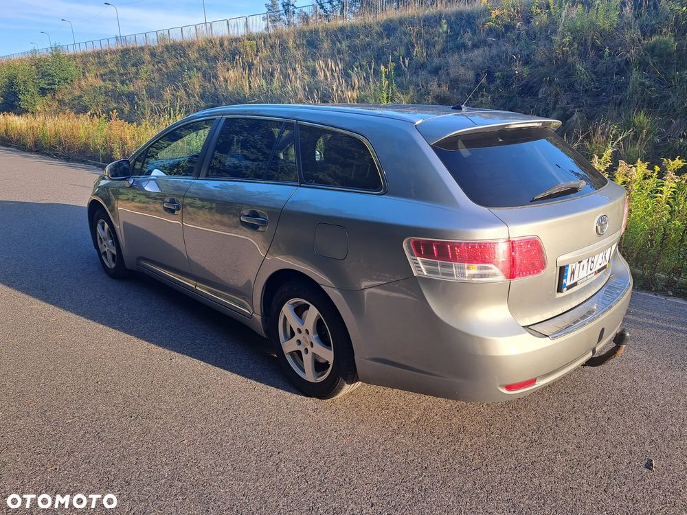 Toyota Avensis - 9