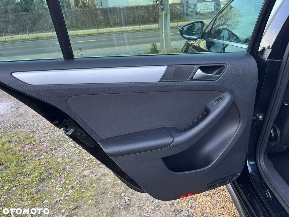 Volkswagen Jetta - 25