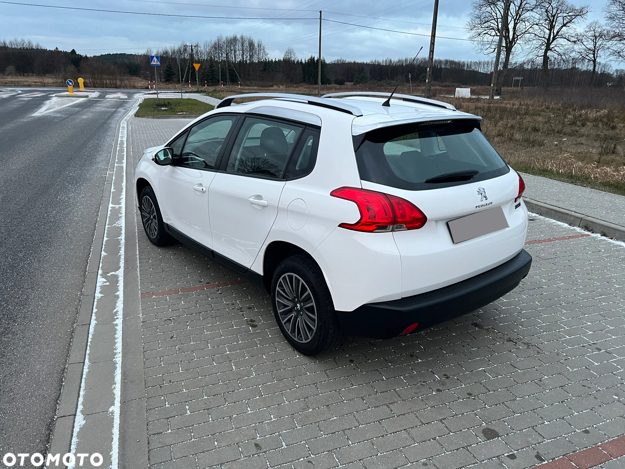 Peugeot 2008 1.2 Pure Tech Allure S&S - 6