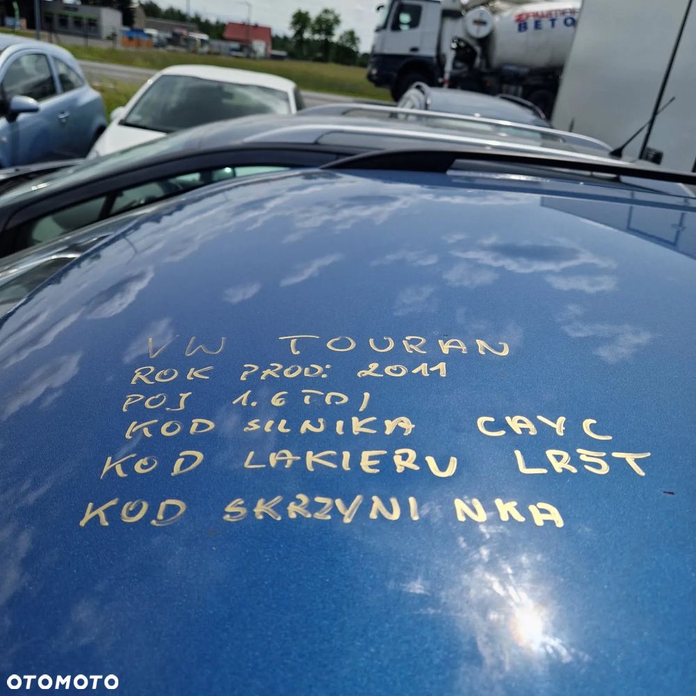 Volkswagen Touran  1.6TDI 2011r kod silnika CAYC Kod lakieru LR5T  Kod skrzyni NKA - 3