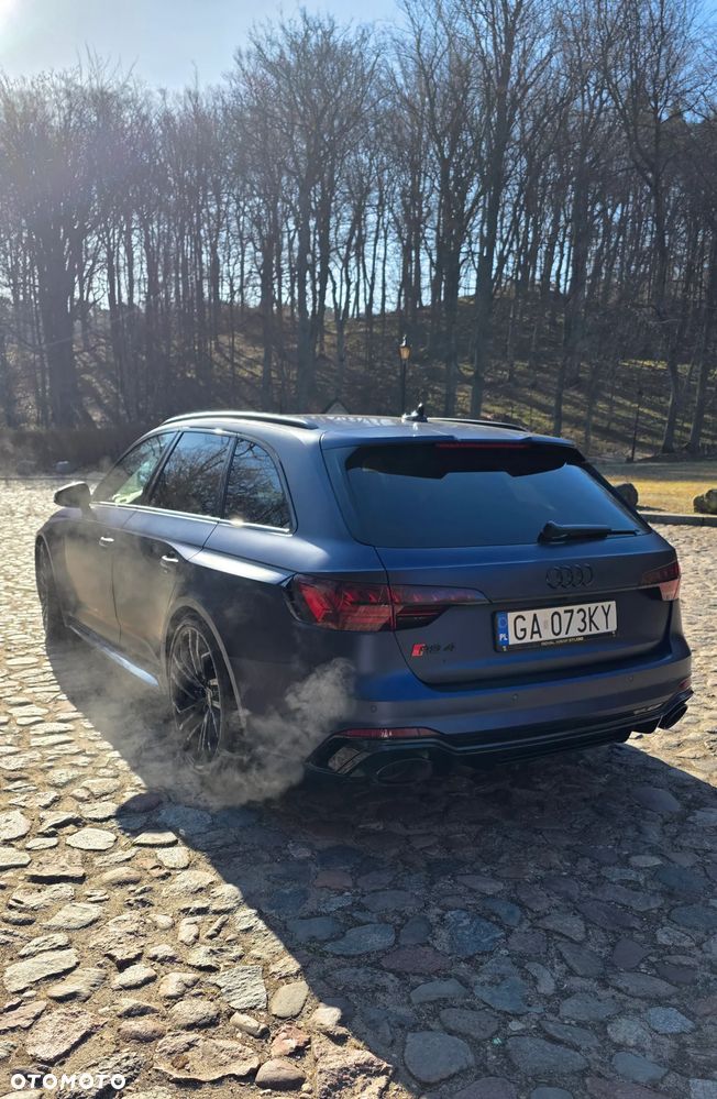 Audi RS4 Avant - 4