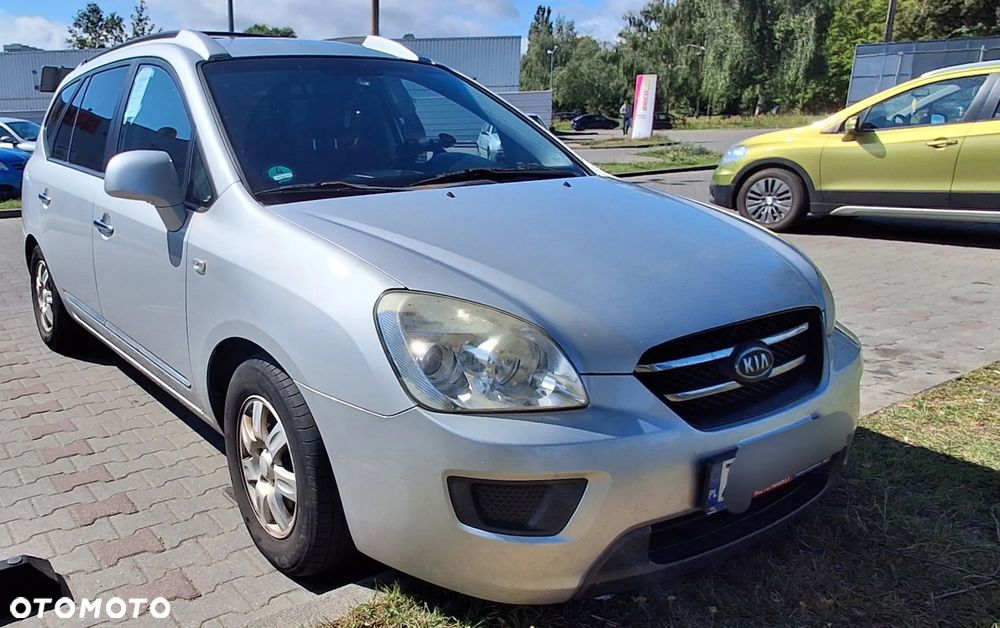 Kia Carens - 2