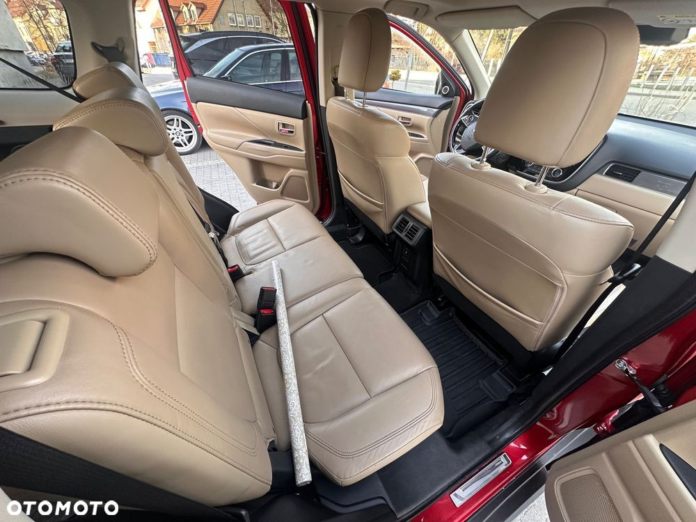 Mitsubishi Outlander 2.0 Instyle + 4WD CVT - 6