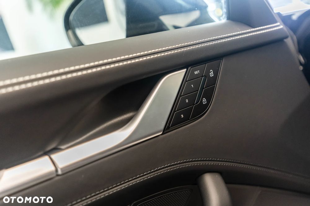 Porsche 911 Carrera 4S - 25