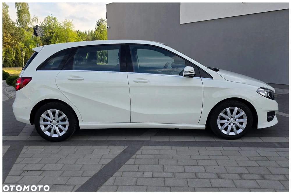 Mercedes-Benz Klasa B 180 7G-DCT UrbanStyle Edition - 6
