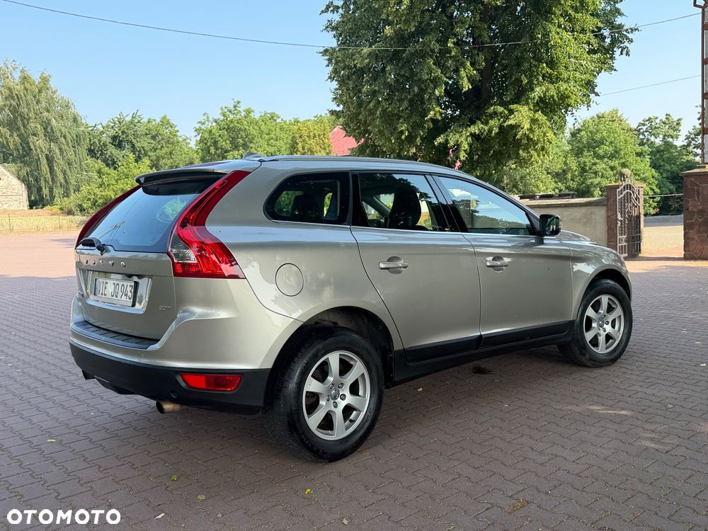 Volvo XC 60 2.0T Powershift Momentum - 16
