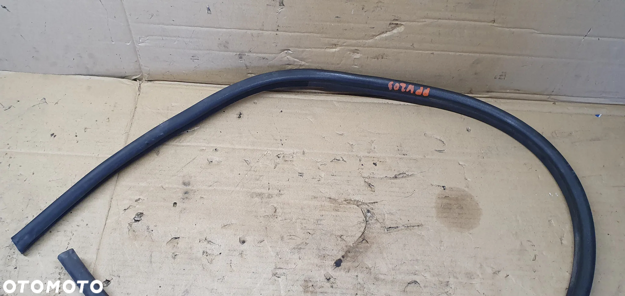 Uszczelka drzwi prawy przód przednia prawa Mercedes W209 A2036971151 - 2