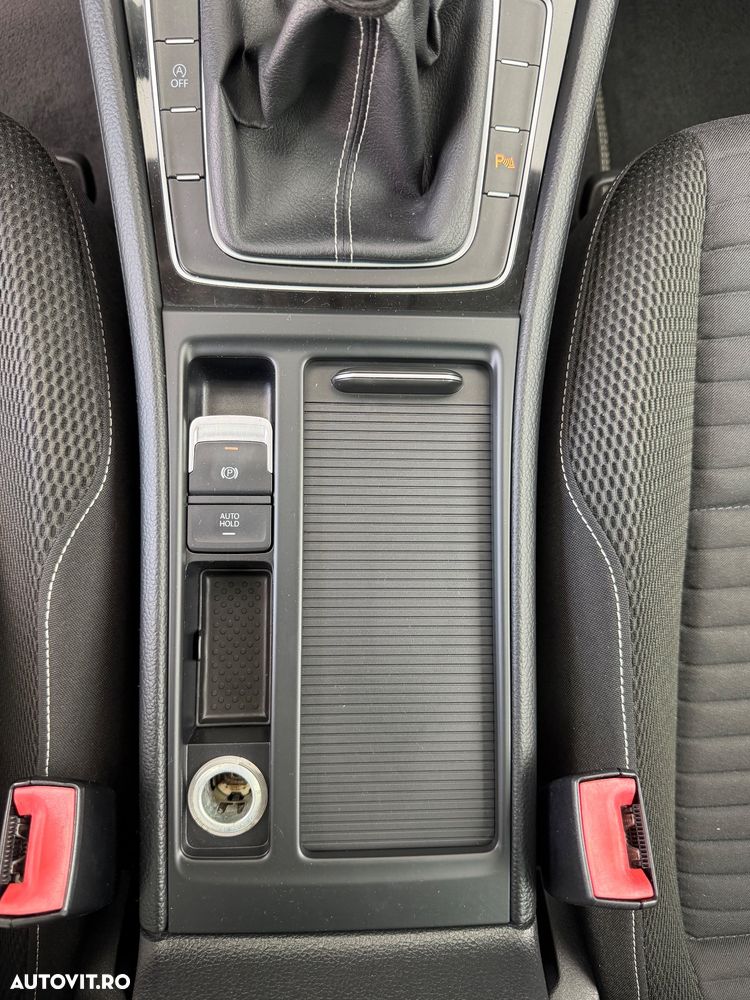 Volkswagen Golf 1.6 TDI BlueMotion Technology Cup - 24