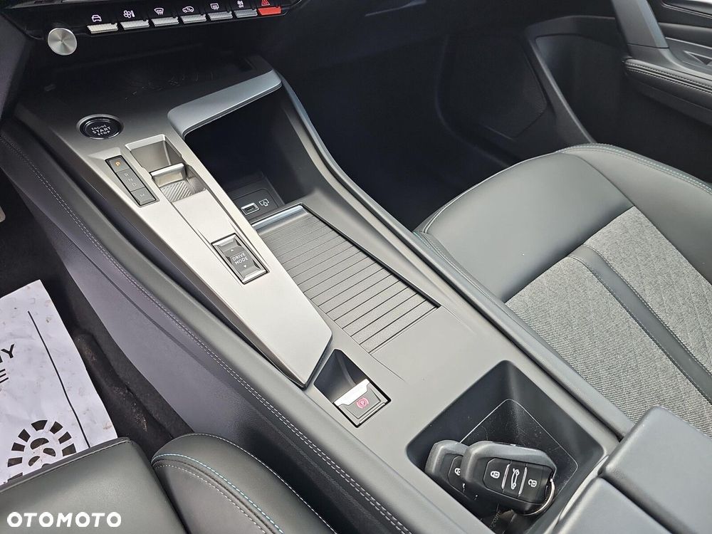 Peugeot 408 - 21
